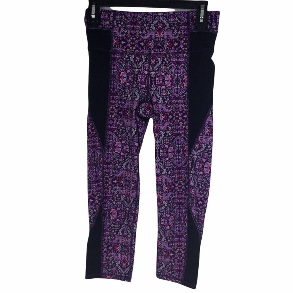 Athleta Chaturanga Capri Leggings High Rise Tapestry Womens Purple Black Small